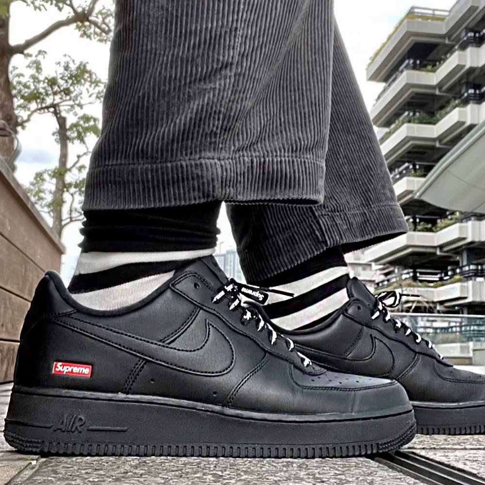 nike x supreme black